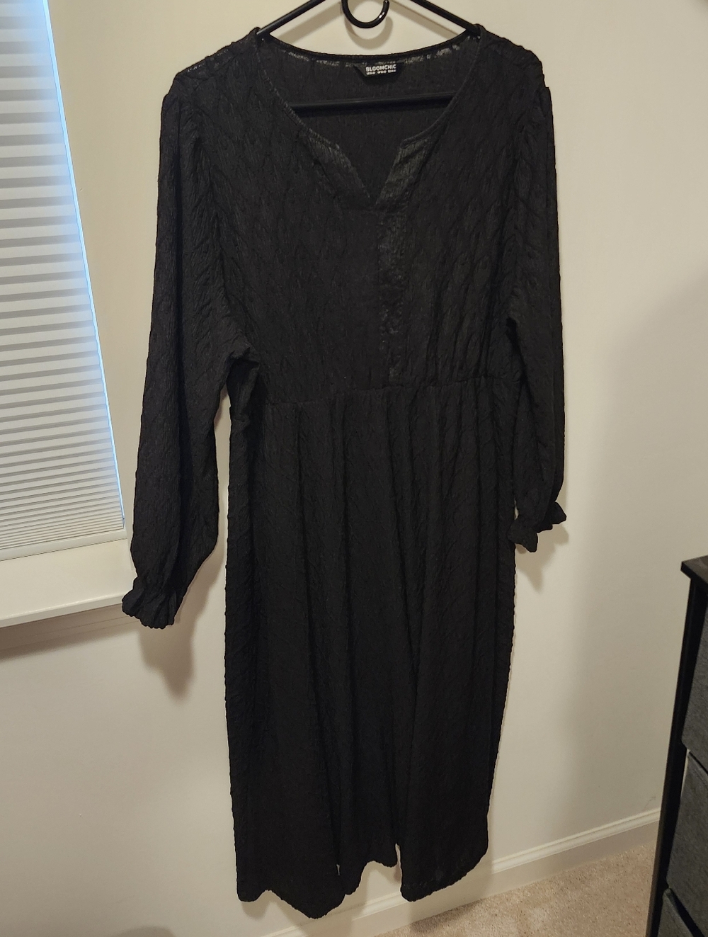 BloomChic Black Textured Long-Sleeve Midi Dress